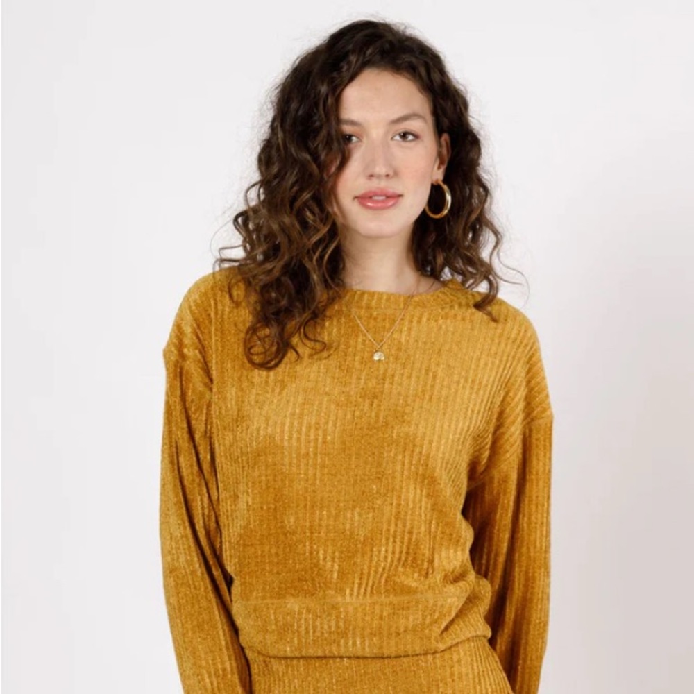 Band of the Free Russel Velvet Sweater in Gold
 Size Small NWT